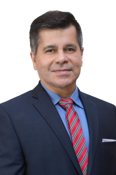 Retrato profesional del abogado Mario Varela con traje y corbata
